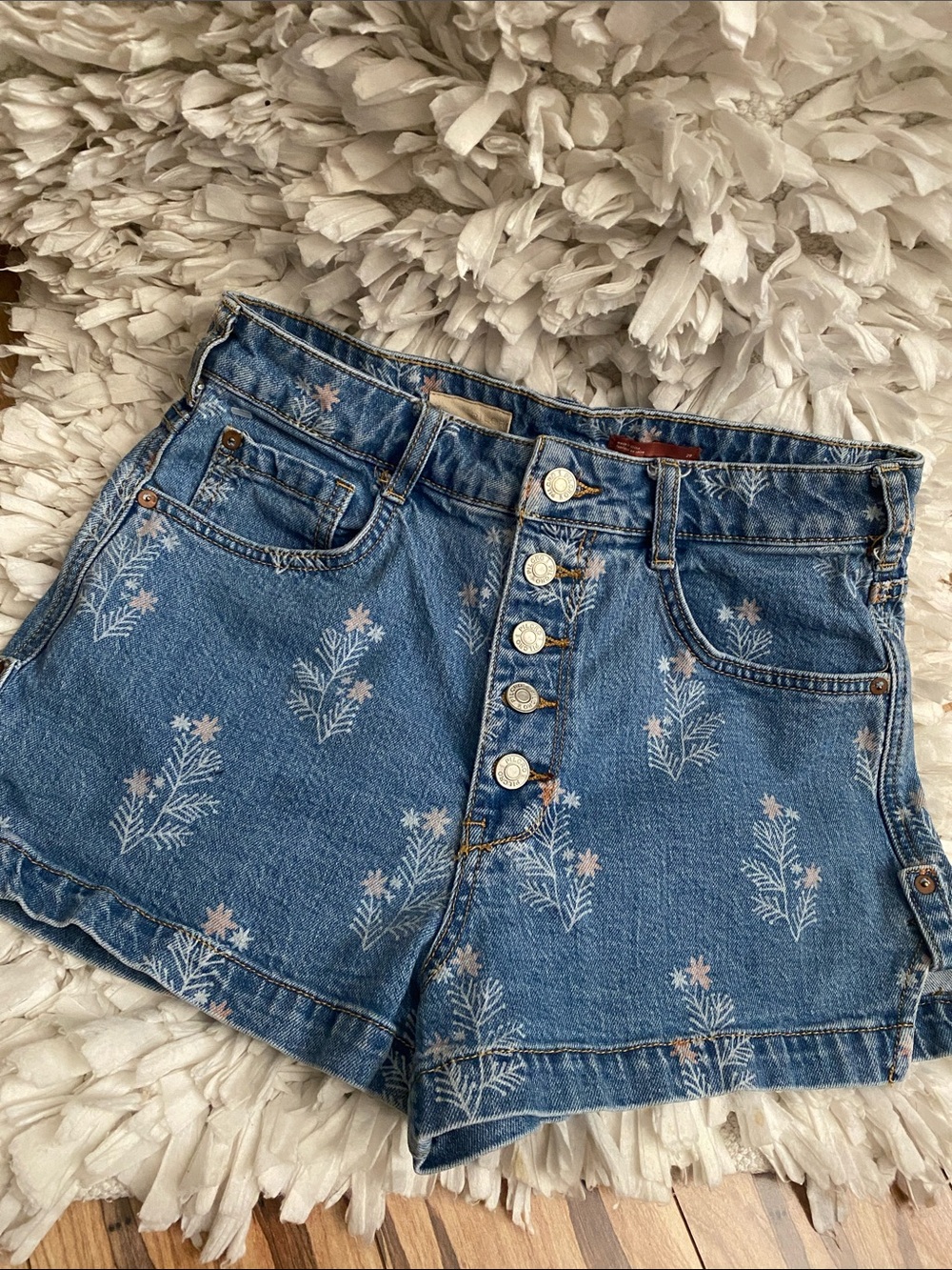 PILCRO Floral Button Fly Denim Shorts Anthropologie sz 29 **SEE ALL PICS **